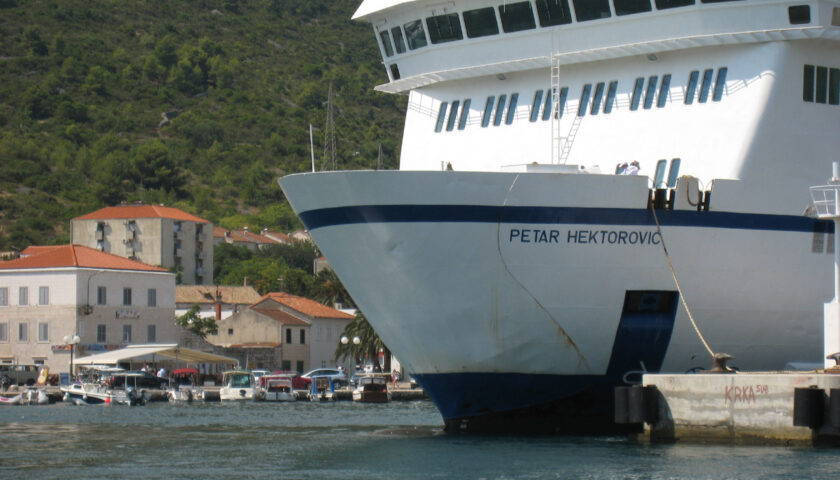 ferry athens to santorini